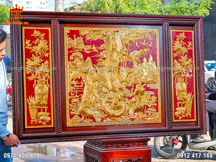 Tranh Bồ Tát mạ vàng mang ý nghĩa bình an, may mắn